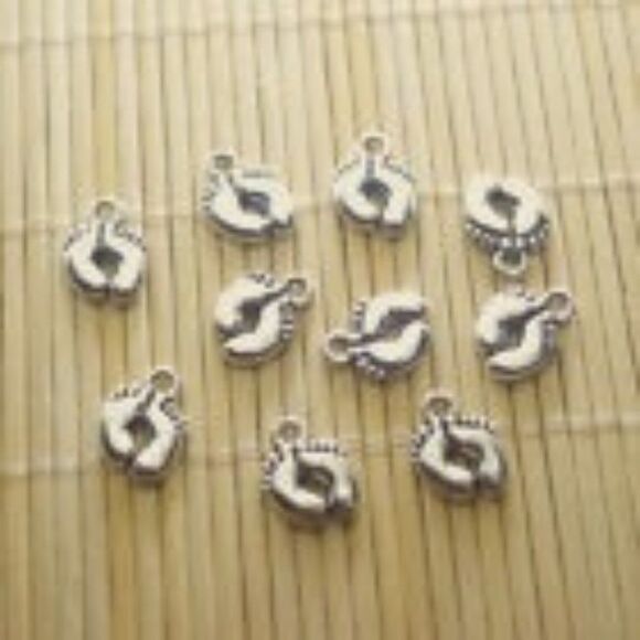 Womens 6 Piece Silver Baby Feet Charm - Picture 1 of 1